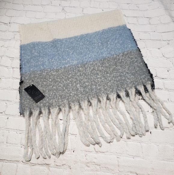 Women's chunky scarf. - Picture 7 of 9